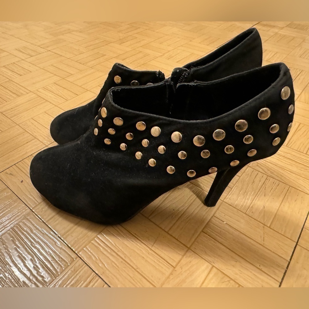 Black heeled booties with gold studs size 9 - Picture 2 of 11